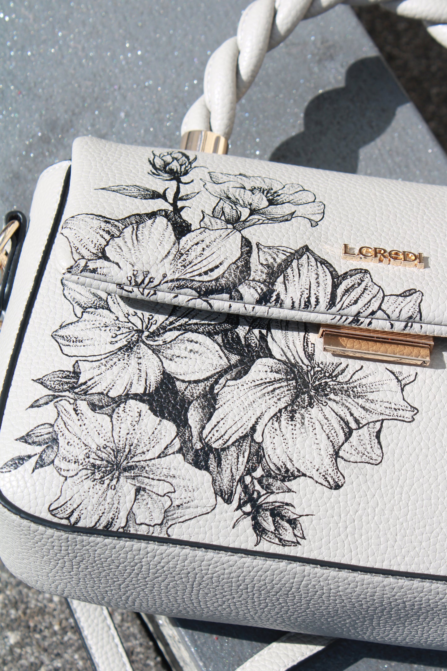 No. 006 - twisted elegance