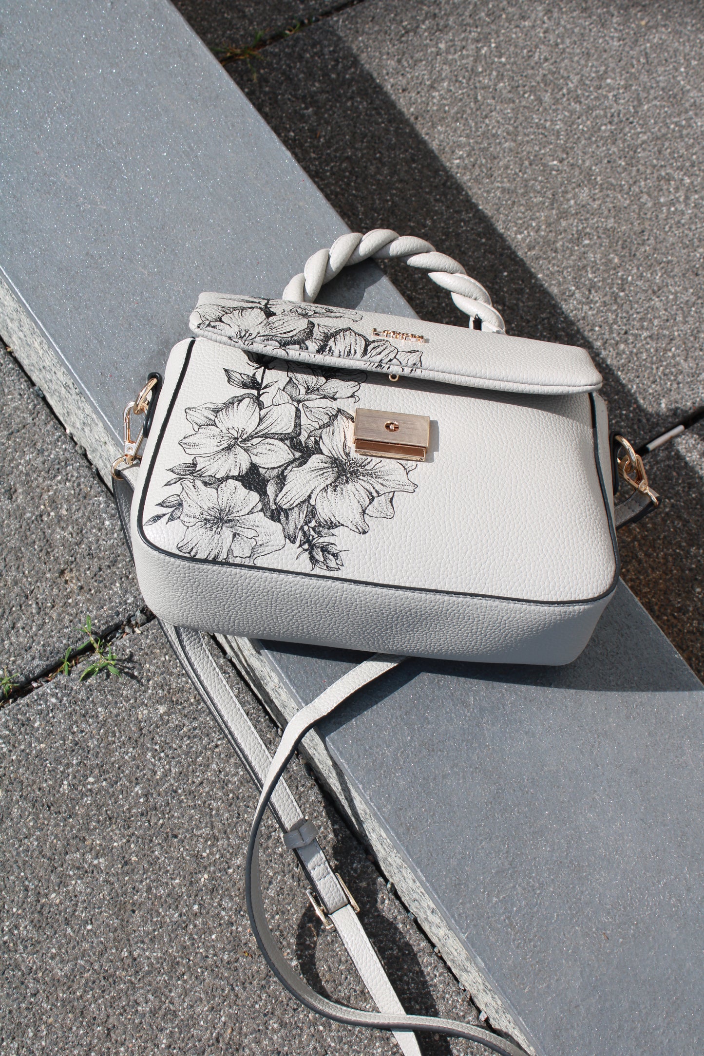 No. 006 - twisted elegance