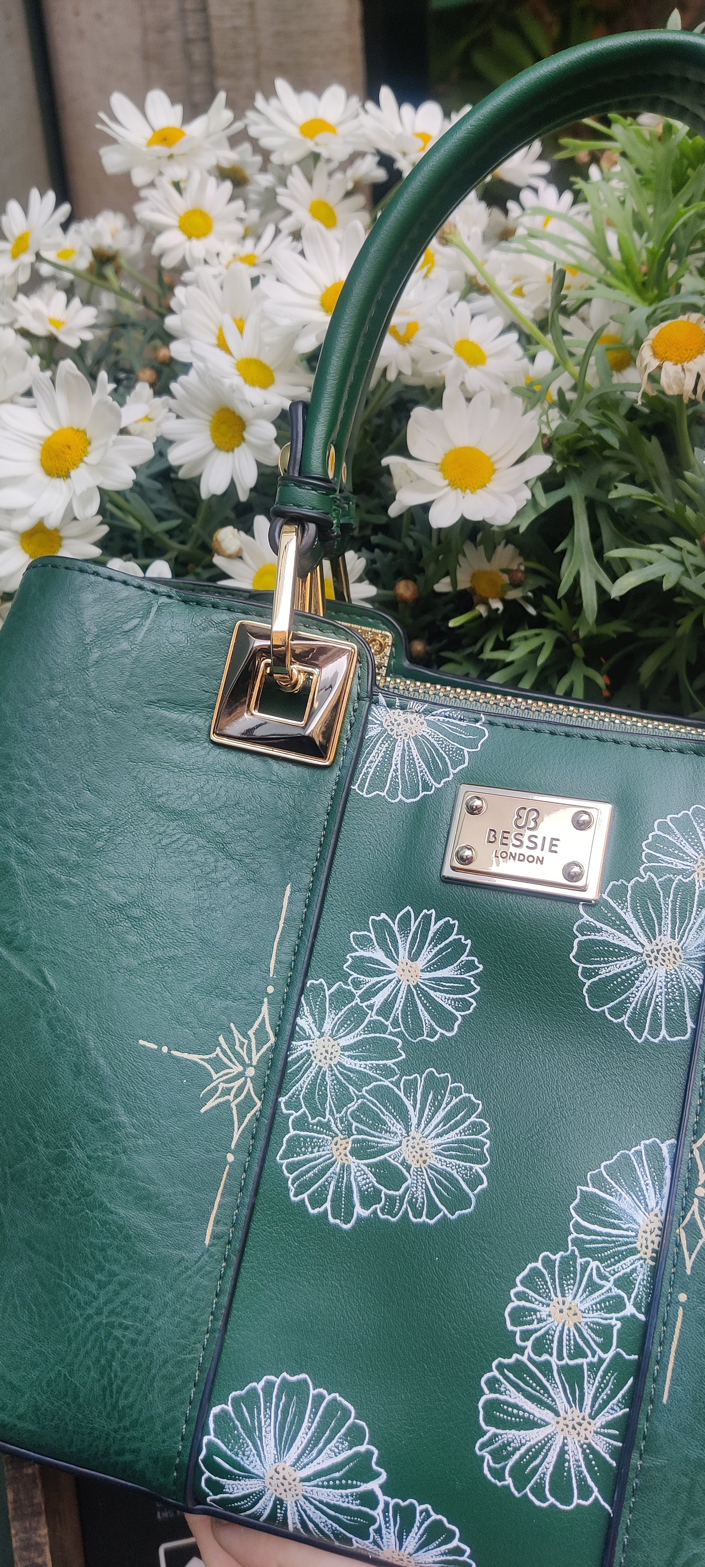 No. 025 - Emerald Daisy