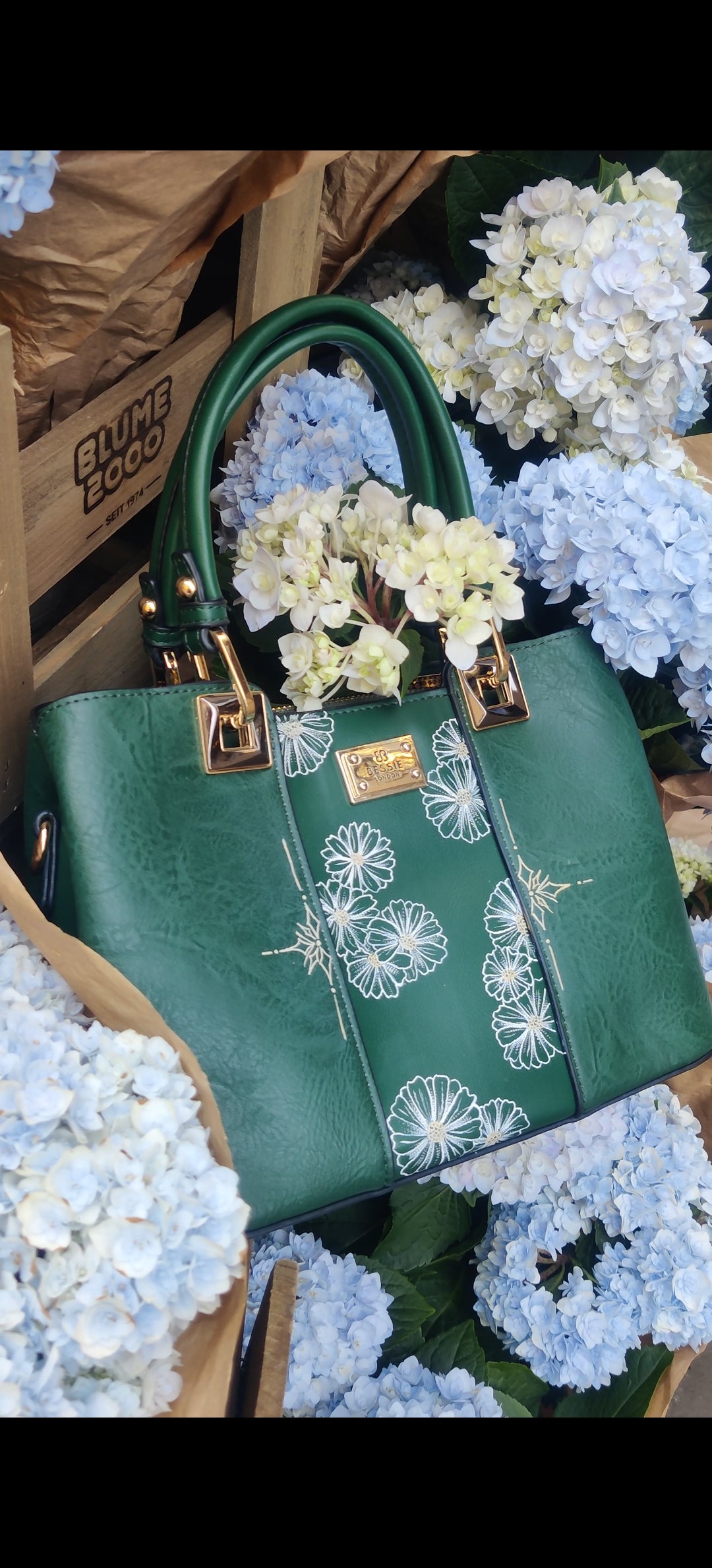 No. 025 - Emerald Daisy